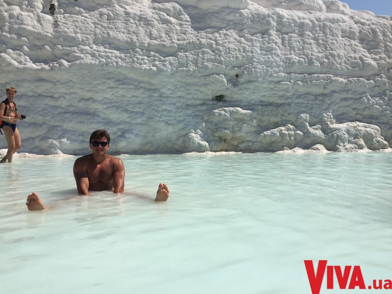 Звезда шоу Голос країни Влад Сытник отметил день рождения на побережье Анталии